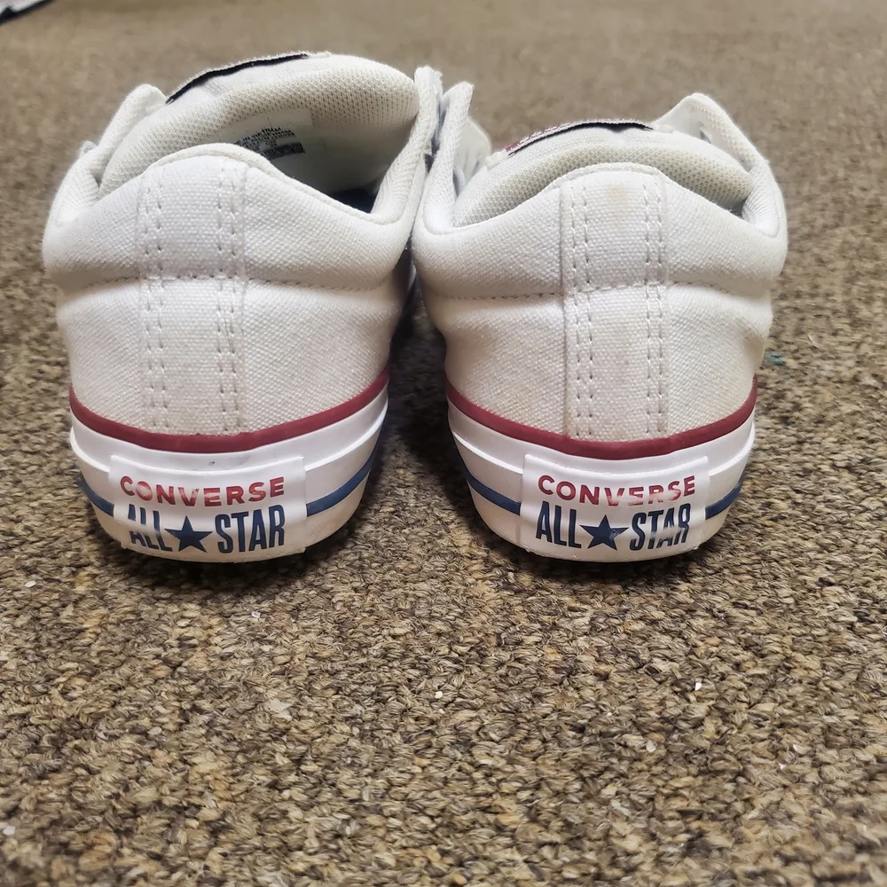 Converse All Star Shoes Youth 4 Chuck Taylor White Lace Up Low Top Sneakers